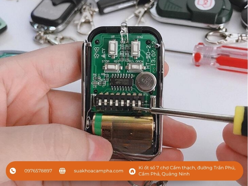 Sửa khóa Cẩm Phả thay pin cho những loại chìa khóa cửa cuốn nào Sửa khóa Cẩm Phả thay pin cho những loại chìa khóa cửa cuốn nào